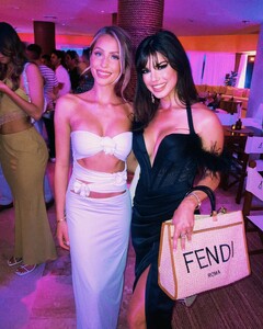 victoriavesce posts 2023-03-24 08.53 CqKAzJHO7Zy_2_5 336811475_591408719564626_8486878606647074516_n.jpg