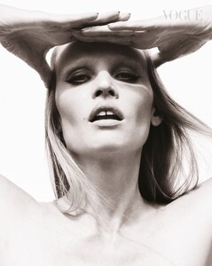 vogue Singapore 09-2025_2.jpg