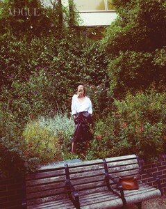 vogue Singapore 09-2025_4.jpg