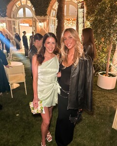 whatgracebought_ posts 2023-03-29 18.56 CqX9xOSrg_E_4_8 337694208_252450757212674_3331259572605539789_n.jpg