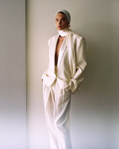 [2025.05.20] revolve_500724688_18509768164062117_1054177676114119948_n.jpg