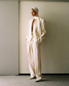 [2025.05.20] revolve_500755319_18509768173062117_7721453304039344631_n.jpg