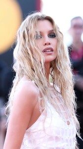 [2025.09.03] stellamaxwell_3713749253052584856.jpg