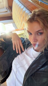 [2025.09.05] stellamaxwell_3715186514096346096.jpg