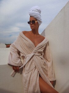 [2025.09.08] sofiaresing_543836852_18527579371031551_7993520320717011315_n.jpg