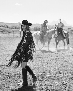 [2025.09.08] voguemagazine_543054774_18531288796010075_1106936133724807048_n.jpg