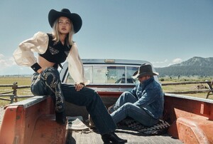 [2025.09.08] voguemagazine_543416865_18531278932010075_1861015461442644228_n.jpg