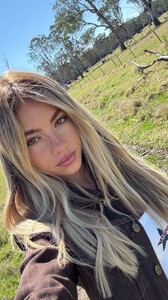 [2025.09.11] ellaayalon_3719691596176007459.jpg