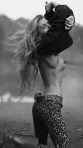 [2025.09.16] stellamaxwell_3722905810927436223.jpg