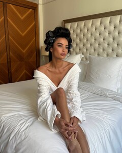 [2025.09.26] ellesingapore_554227853_18531137881034427_2471446566813699317_n.jpg