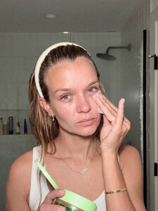 [2025.09.09] josephineskriver_543651944_18529441510020326_3633425094325221460_n.jpg