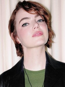 637892336_emma-stone-for-bugonia-special-screening-and-q-a-in-new-york-city-1.jpg