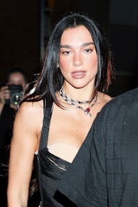 640931305_dualipa-7.jpg