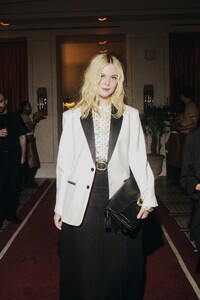 641067145_elle-fanning-coachxperfectparty-2025-09-15-7.jpg