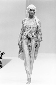 AFS-MilaSchonSpring-1990-CoutureCollection  (2).jpg