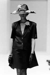 AFS-MilaSchonSpring-1990-CoutureCollection  (5).jpg