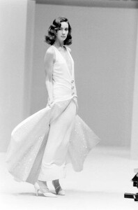 CGall-MilaSchonSpring-1990-CoutureCollection  (5).jpg