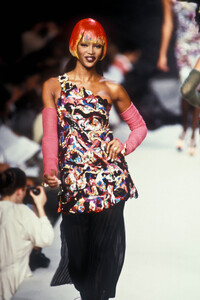 Chanel 1992 Haute Couture 141.jpg