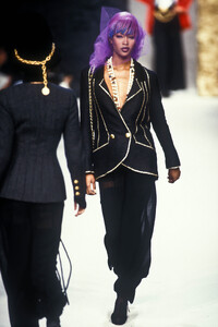 Chanel 1992 Haute Couture 33.jpg