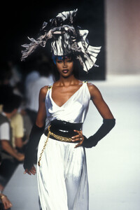 Chanel 1992 Haute Couture 49.jpg