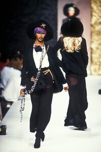 Chanel 1992 Haute Couture 5.jpg