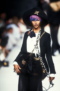 Chanel 1992 Haute Couture 7.jpg