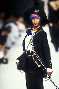 Chanel 1992 Haute Couture 8.jpg