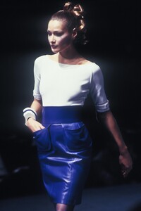 Claude Montana 1995 Women RTW 22.jpg