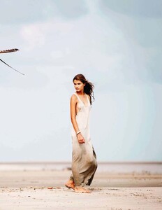 Elle Belgium June 2010 (12).jpg