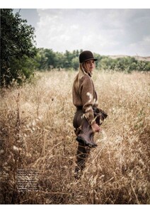 Elle España - Octubre 2025daph_page-0010.jpg