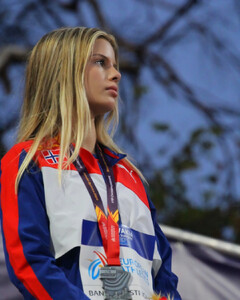 Embla Matilde Njerve - medal (Cleaned).jpg