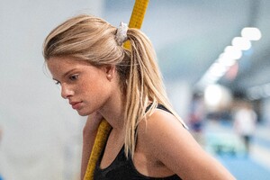 Embla Njerve konkurrerer for Bergen Turnforening, men trener stort sett på Fana Stadion..jpg