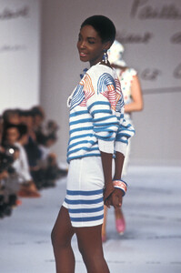 Enrico Coveri 1988 Women RTW 49.jpg