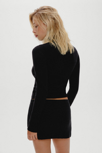 Frankiesbikinis-MiloTurtleneckSweater-Black-Back_750x.png