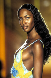 Gianni Versace 1997 Haute Couture 18.jpg