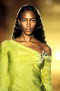 Gianni Versace 1997 Haute Couture 27.jpg