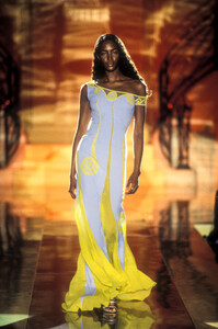 Gianni Versace 1997 Haute Couture 28.jpg