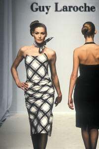Guy Laroche 1995 Haute Couture 3.jpg