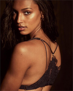 Jasmine Tookes - Victoria's Secret [2019.10.15].jpg