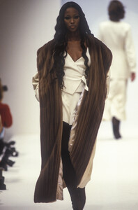 Jil Sander 1992 Women RTW 84.jpg