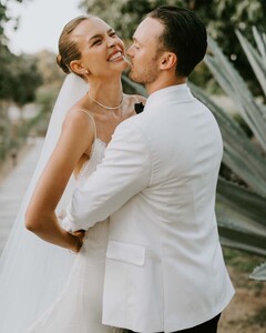 Josephine Skriver - Sports Illustrated Swimsuit [2022.04.08] 2.jpg