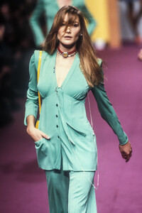 Karl Lagerfeld 1995 Women RTW 34.jpg