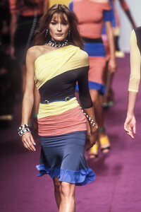 Karl Lagerfeld 1995 Women RTW 77.jpg