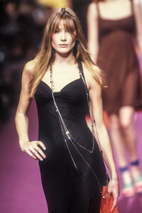 Karl Lagerfeld 1995 Women RTW 78.jpg
