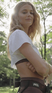 Kate Bock - Sports Illustrated Swimsuit [2022.05.13].gif