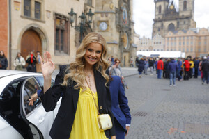 KrP - Modelka Krystyna Pyszková míří po vítězství na Miss World na tiskovou....jpg