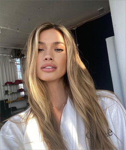 Maggie Rawlins - Sports Illustrated Swimsuit [2022.04.01].jpg