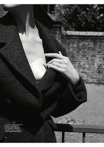 Marie Claire Italia Erin 10-2025_3.jpg