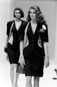 NRossi-MilaSchonSpring-1990-CoutureCollection  (6).jpg