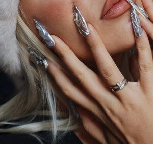 Nagels langer dan ...jpg